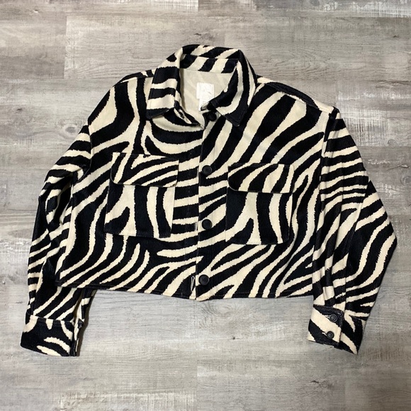 H&M Jackets & Blazers - H&M Zebra Cropped Shacket